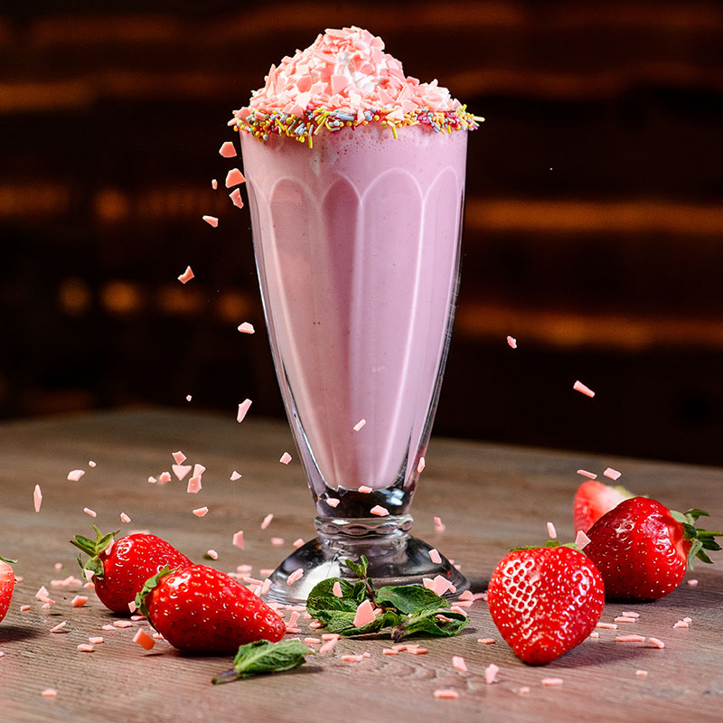 ÇİLEKLİ MİLKSHAKE